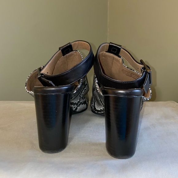 Vionic- Kaia Snakeskin Stacked Heel Sandal size 11 (USA) - Picture 3 of 6